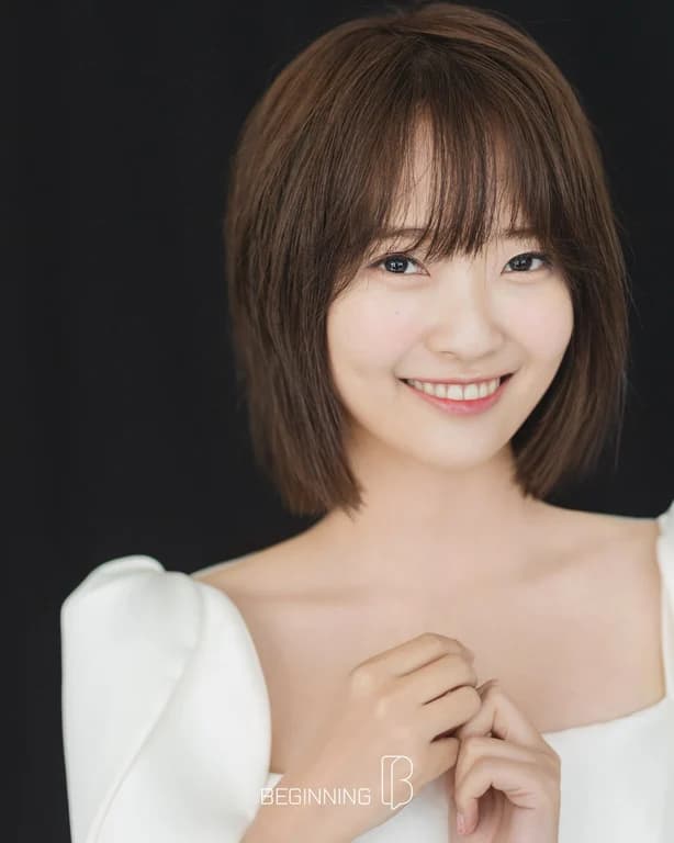 비기닝 단발 웨딩 05/08 — 단발 웨딩 · 자연스러운 속광 피부 · 얇고 투명한 베이스