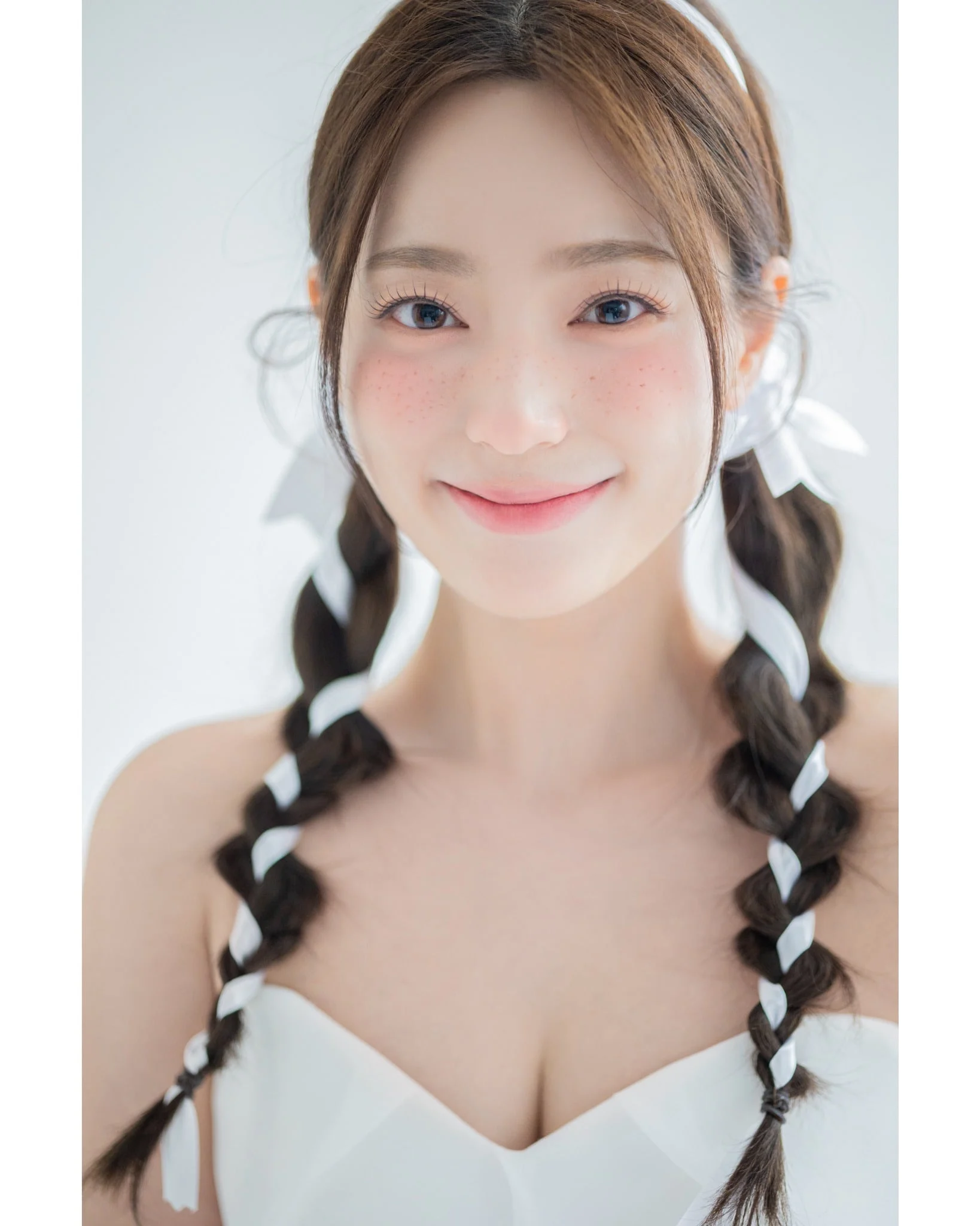 비기닝 러블리 브라이덜 무드 01/07 — 러블리 브라이덜 무드 · 사랑스러운 표정 연출 · 양갈래 리본, 리본 업스타일 등 러블리 헤어