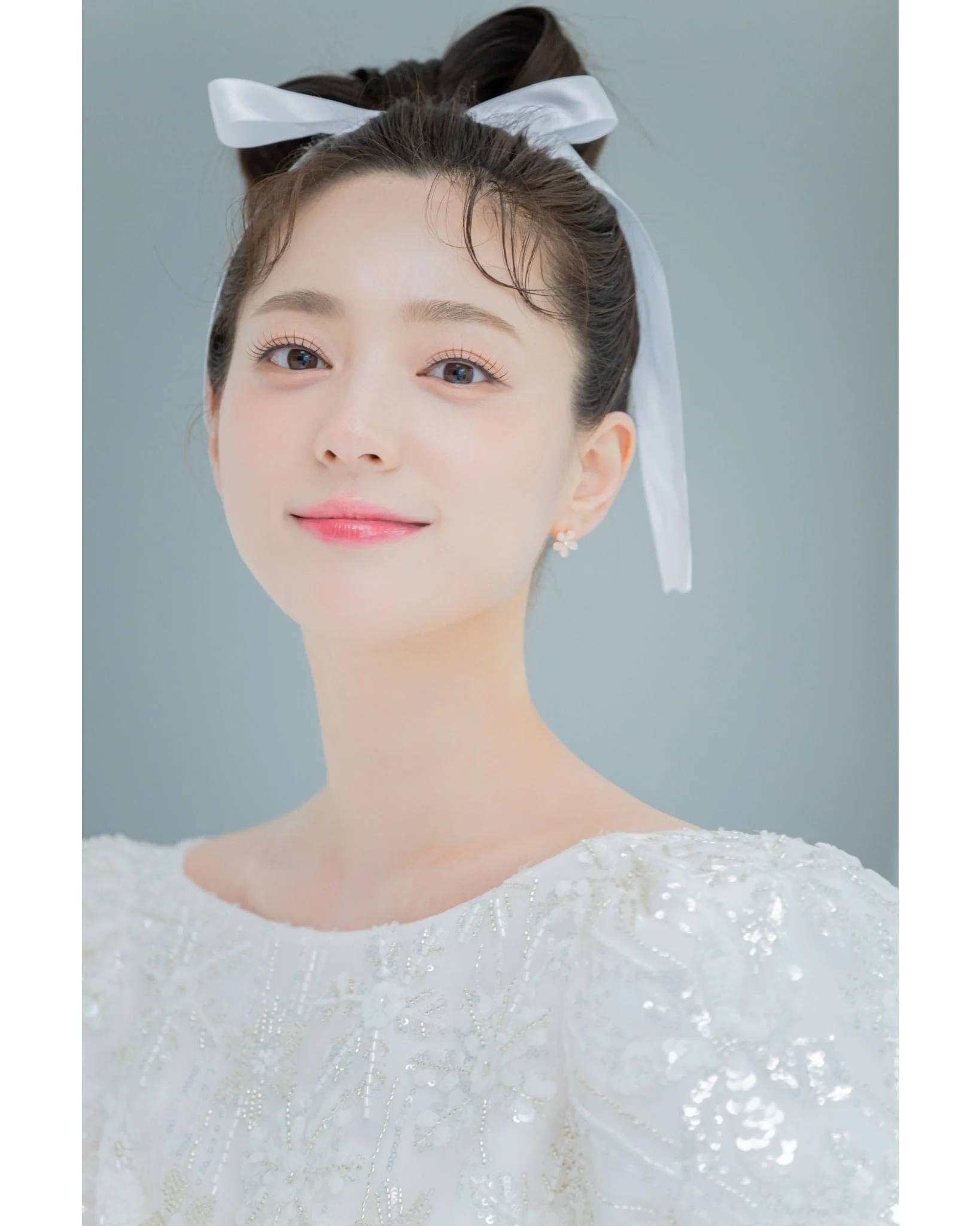 비기닝 러블리 브라이덜 무드 02/07 — 러블리 브라이덜 무드 · 사랑스러운 표정 연출 · 양갈래 리본, 리본 업스타일 등 러블리 헤어