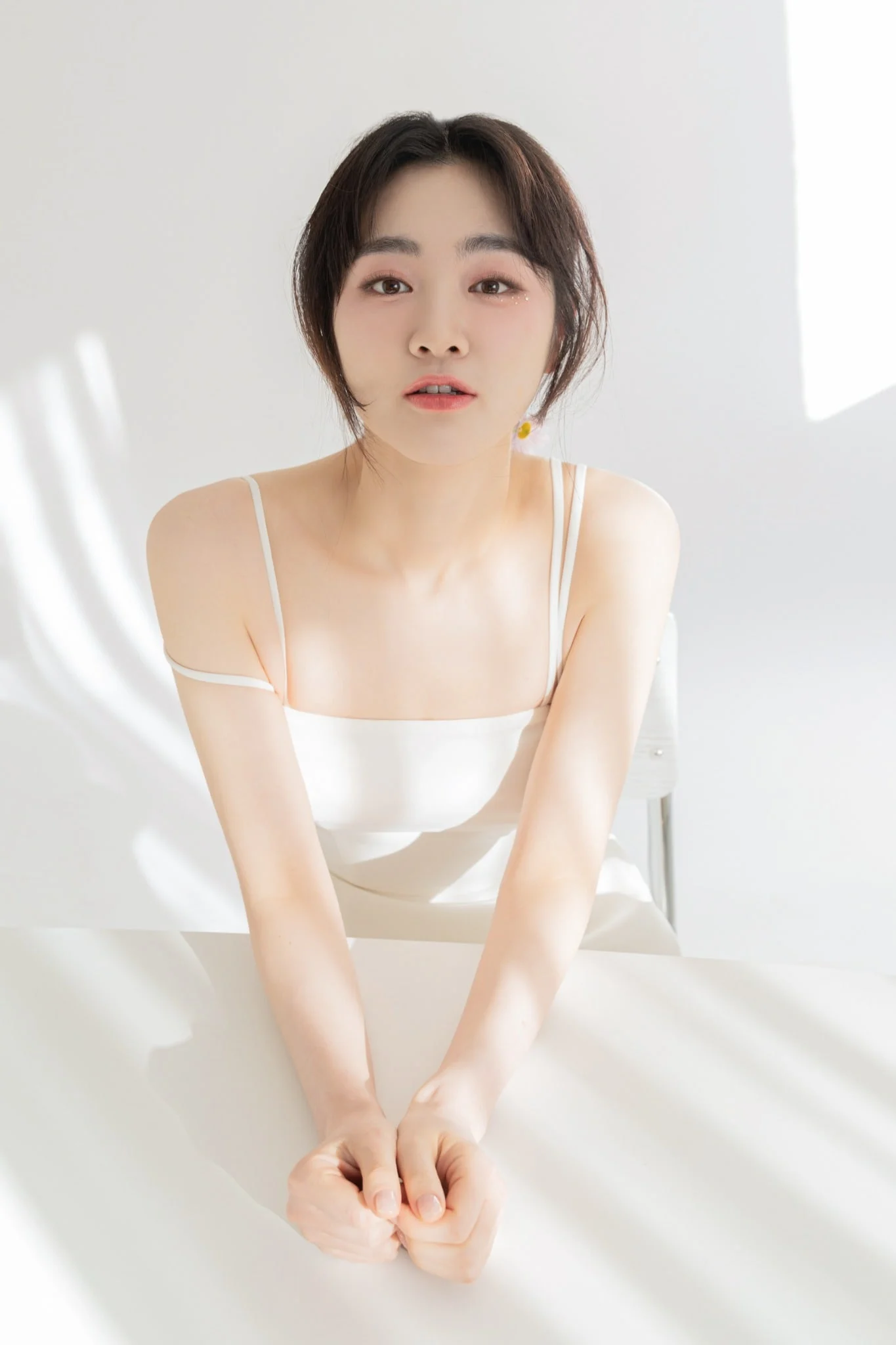 BEGINNING Natural Lookbook 02/07 — Natural lookbook · Natural-light focus · Clear, fresh-looking skin