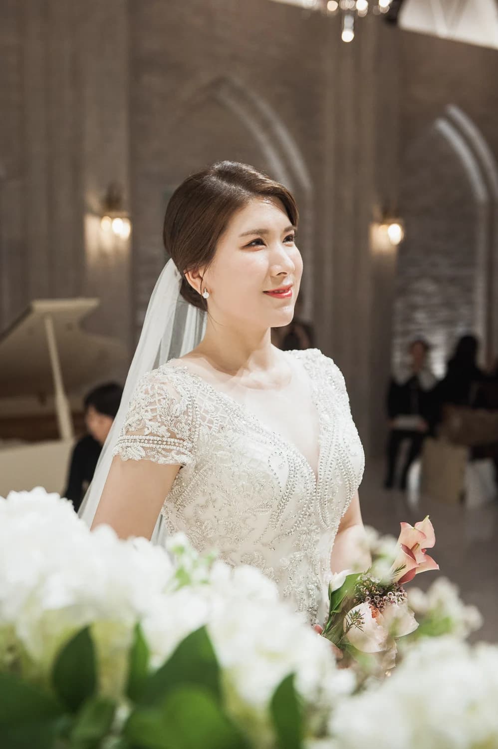 자연광이 우아하게 쏟아지는 넓고 쾌적한 신부대기실